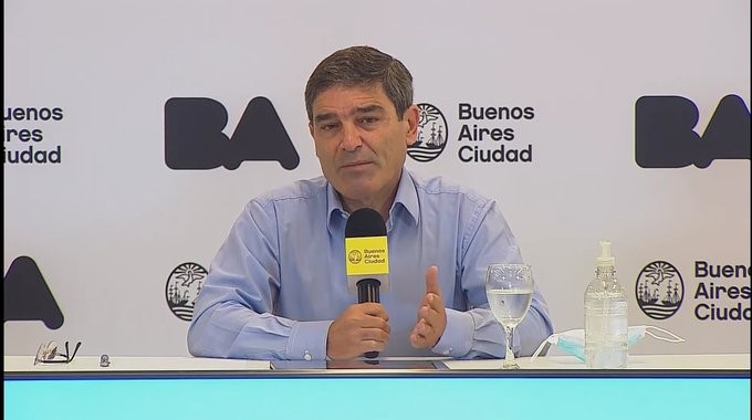 Fernán Quirós sobre la vacunación: “Es conveniente postergar la segunda dosis" | Política