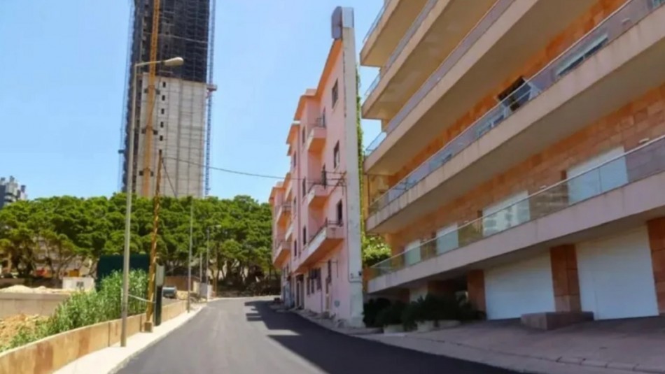 Venganza familiar: armó extraño edificio para bloquear la vista al mar a su hermano | Internacionales