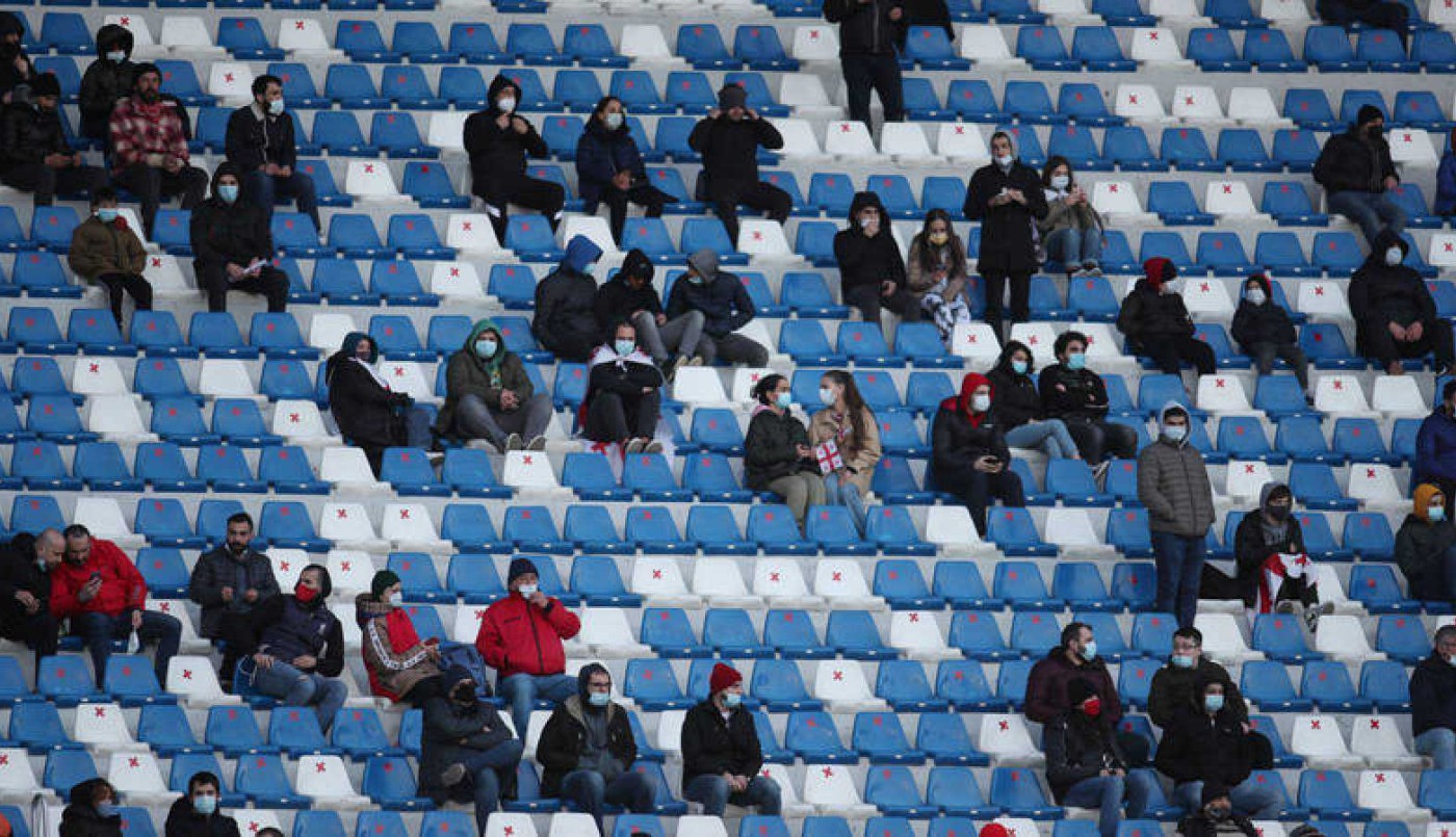 Fútbol en Europa: ponen fin al tope de 30% de público en los estadios | Deportes