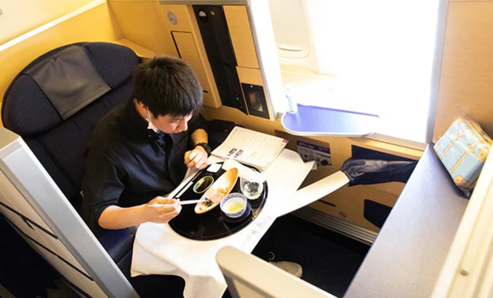 "Restaurante con alas": aerolínea ofrece menú gastronómico en el avión, en tierra | Internacionales