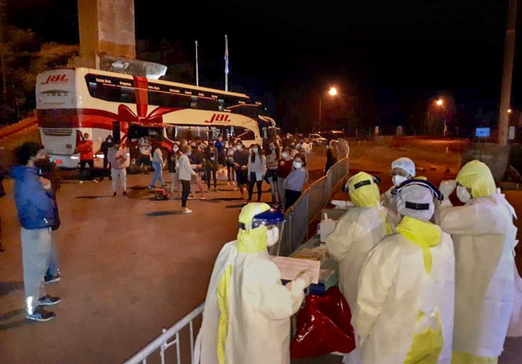 Los argentinos varados en Paso de los Libres pudieron ingresar al país tras dar negativo en los hisopados | Actualidad