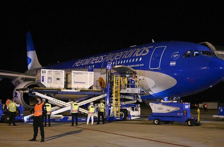 Llegó un avión de Aerolíneas con un millón de vacunas chinas Sinopharm | Actualidad