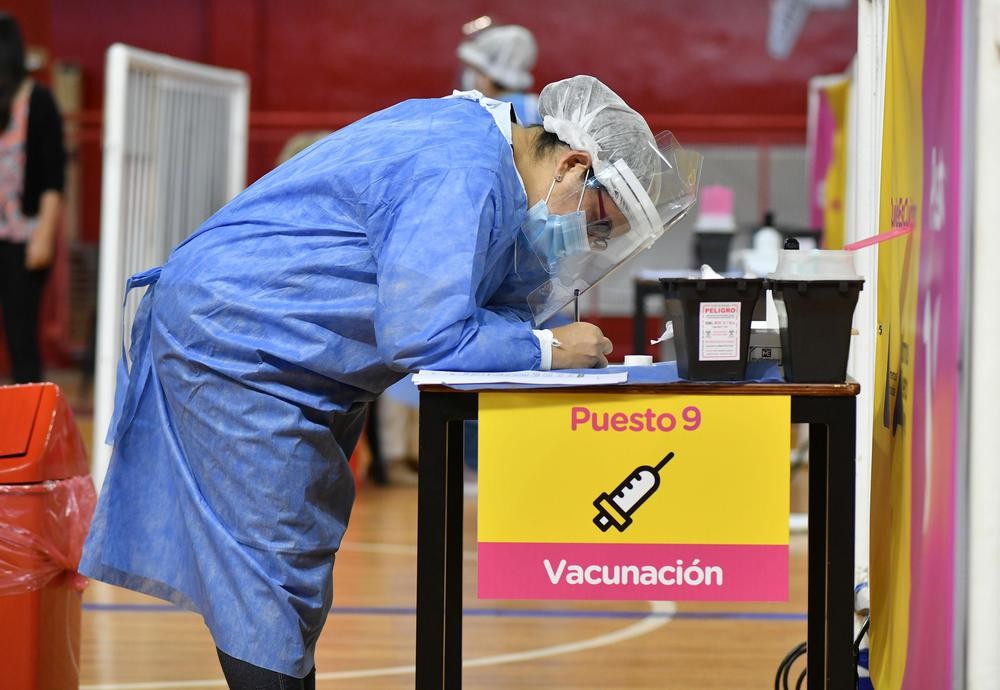 Desde el jueves empiezan a vacunarse los mayores de 70 en la Ciudad | Actualidad