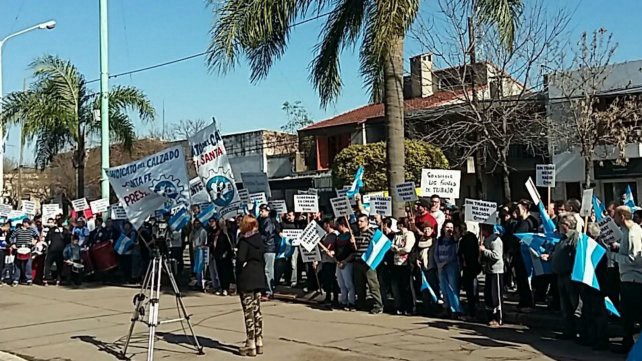 Santa Fe: Trabajadores de la industria del calzado salen a la calle para exponer la crisis del sector | Actualidad