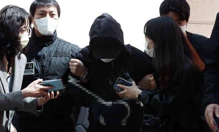 Mató a una amiga y a toda su familia, y convivió tres días con los cadáveres | Internacionales