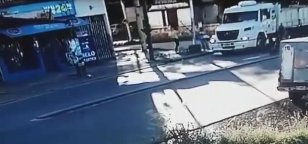 Arrojó a una mujer bajo un camión para robarle el celular: confirman condena a 10 años de prisión | Actualidad