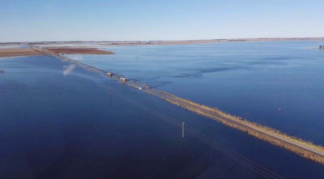 Quiso evadir un control de Gendarmería y terminó hundido en una laguna | Actualidad
