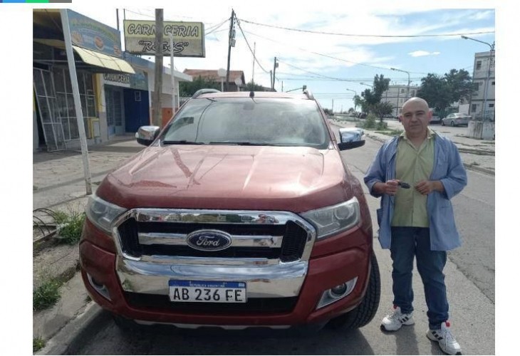 Un comerciante donó su camioneta para la compra de un avión hidrante en Chubut | Actualidad