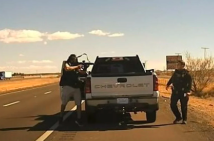 Video: el momento en que un narco fusiló a un policía con una AR-15 | Internacionales