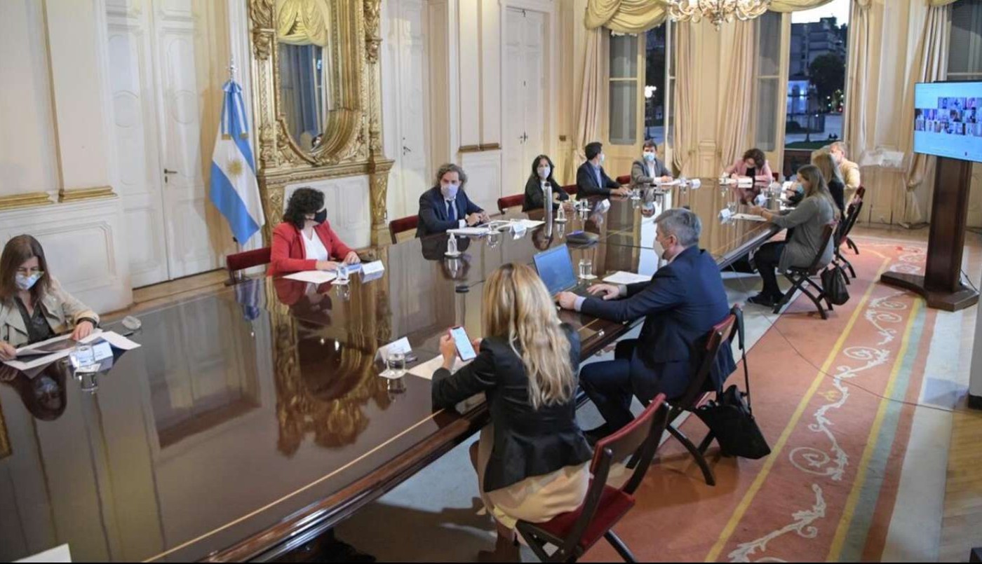 Santiago Cafiero convocó una reunión de urgencia con el Gabinete por la suba de casos | Política