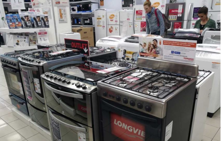 Ante el atraso cambiario, la gente se vuelca a bienes "dolarizados" | Economía