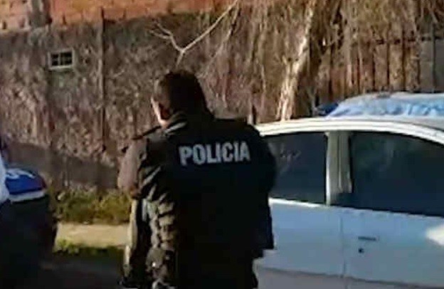 Desnudaron y entregaron a la Policía a dos ladrones | Actualidad