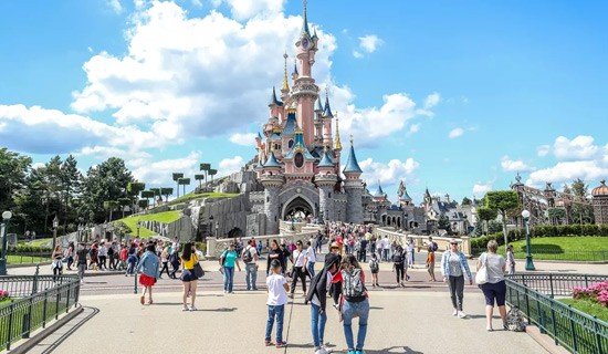 Disneyland París se convertirá en un centro de vacunación contra el Covid 19 | Internacionales
