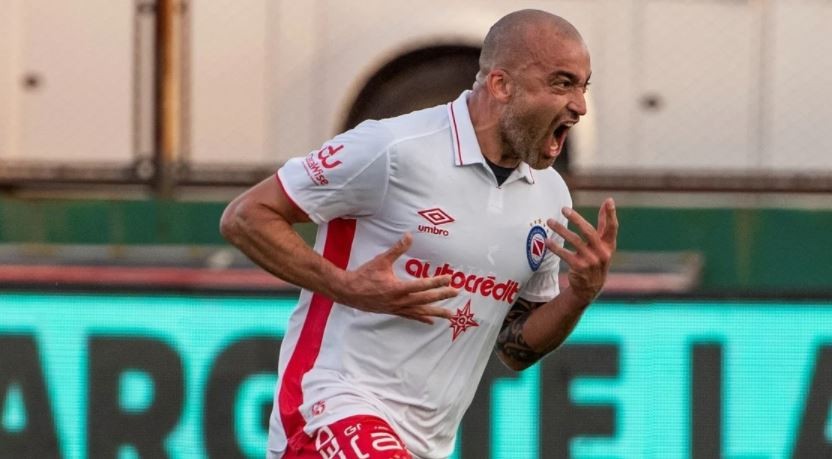 Le levantan la suspensión por doping a Santiago Silva | Deportes