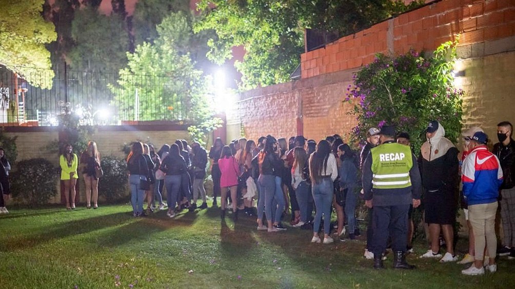 Fiestas clandestinas bonaerenses: buscan prohibir por ley celebraciones con más de 10 personas | Actualidad