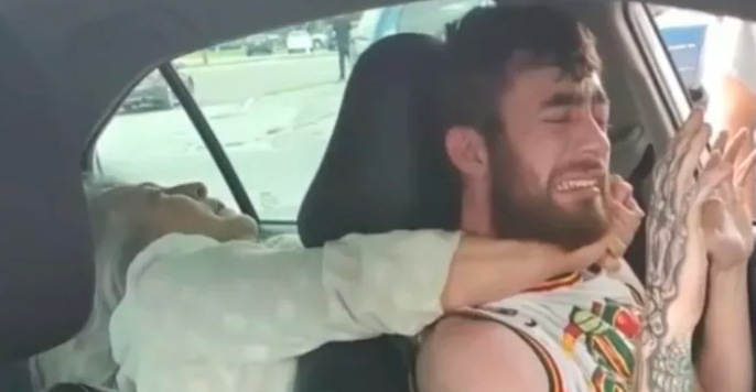 Video. brutal ataque de una mujer alcoholizada a un chofer de Uber | Internacionales