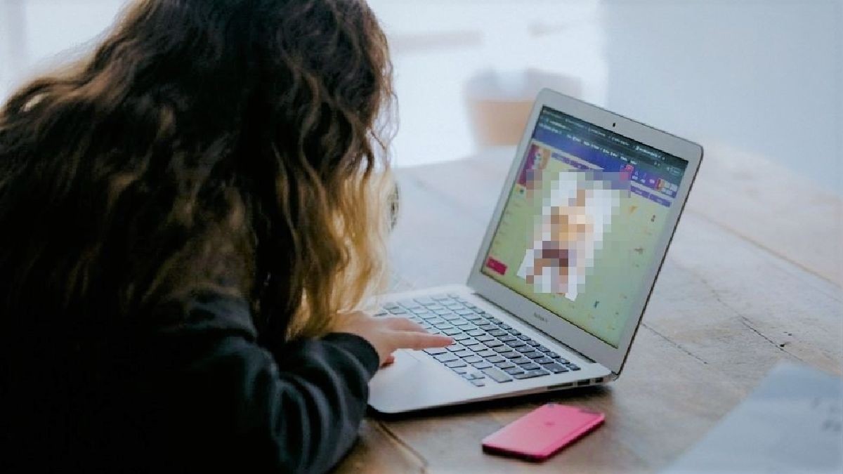 Profesor dejó la cámara encendida tras una clase y alumnos lo grabaron teniendo sexo con su esposa | Internacionales