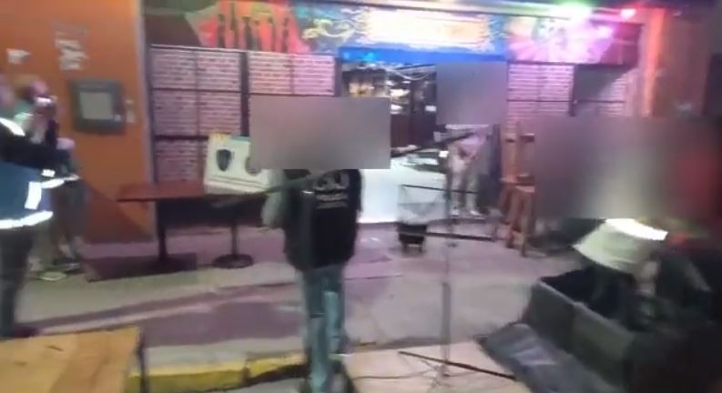 Desmontan espectáculo de tango en la calle en Almagro: secuestran escenario y mobiliario | Actualidad