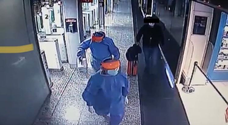 Un joven que volvía de vacunarse de Miami estaba contagiado de coronavirus, ocultó su PCR positivo y quedó detenido | Actualidad