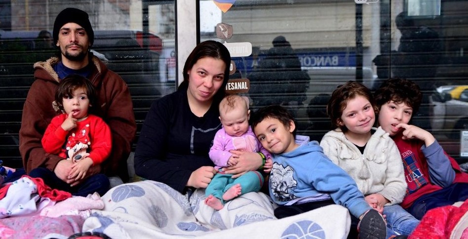 La historia de la familia que vivía en la calle y ahora necesita la ayuda de todos | Actualidad