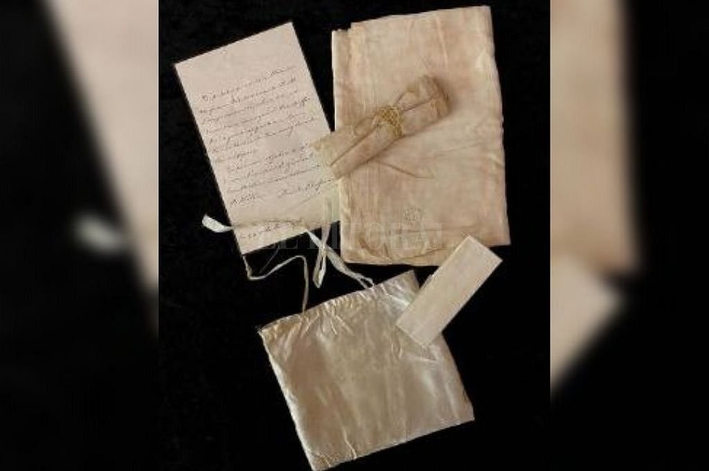 Subastan cabellos y un pañuelo de Napoleón con motivo del bicentenario de su muerte | Internacionales