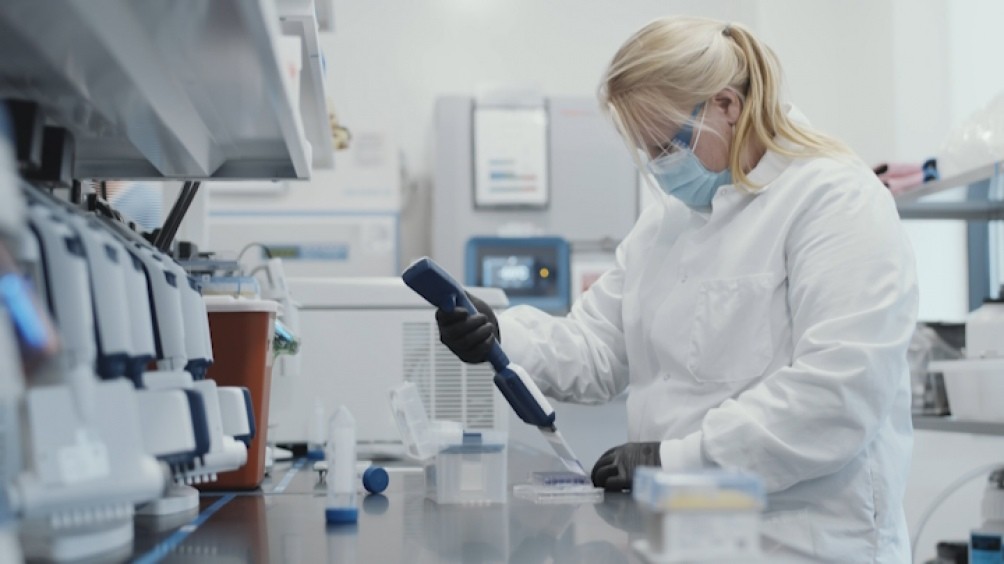 Estudio: la vacuna de Moderna tiene eficacia de 96% en adolescentes | Actualidad