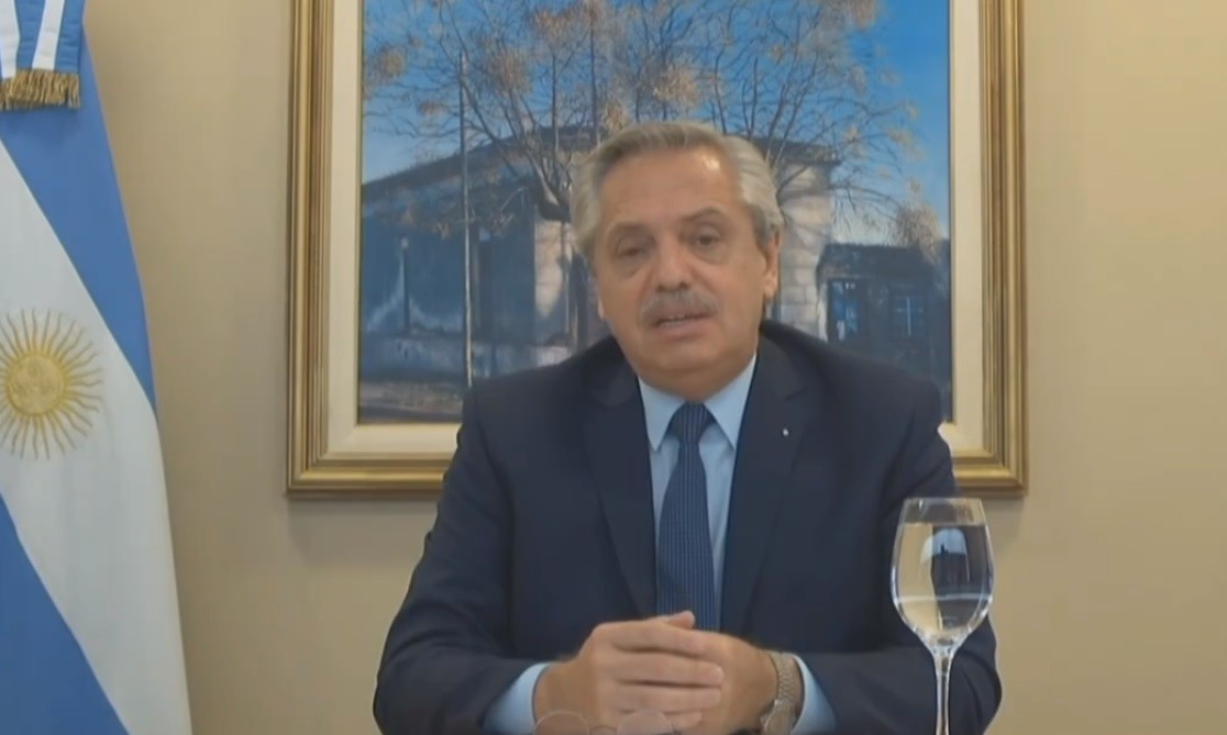 Alberto Fernández: "No hay que acostumbrarse a vivir con 300 a 400 muertes diarias" | Política