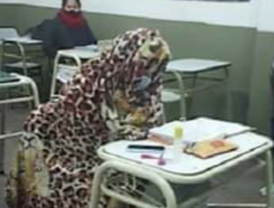 Las escuelas de Salta autorizaron a los alumnos a ir a clases con frazadas debido al frío | Actualidad