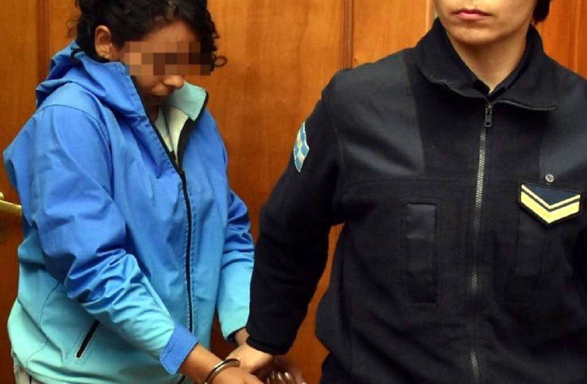 Condenan a una exagente de policía por abusar sexualmente de su hijastro de 13 años | Actualidad