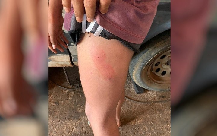 Un chico envió una carta a sus vecinos porque su padre le pega por ser gay: "No puedo soportarlo más" | Internacionales