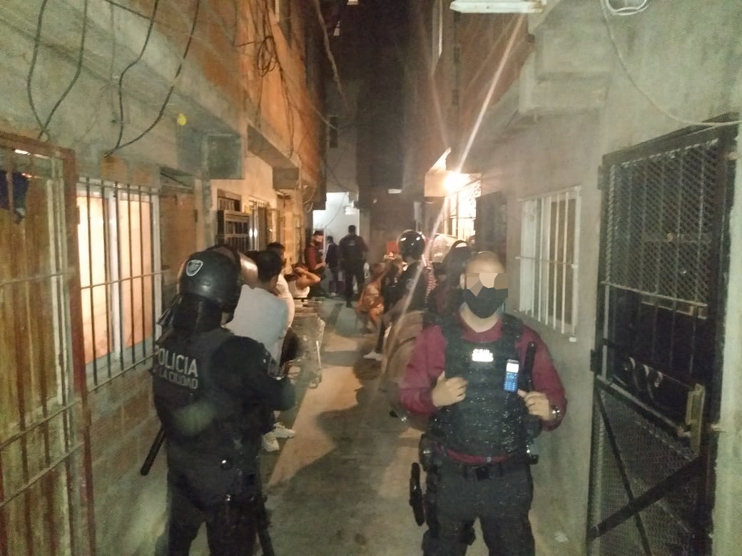 Prisión perpetua para un policía por asesinar a golpes a un joven en Lanús | Actualidad