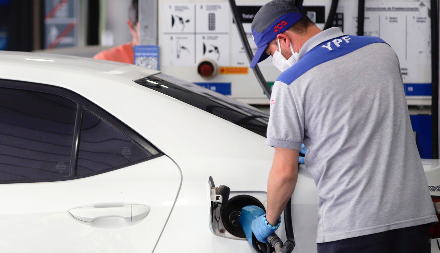 YPF prepara un nuevo aumento en el precio de los combustibles | Economía