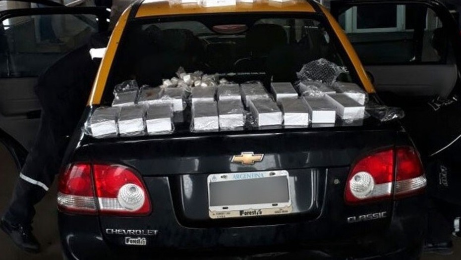 Intentó entrar al país con 40 iPhone en el tanque de GNC del auto | Actualidad