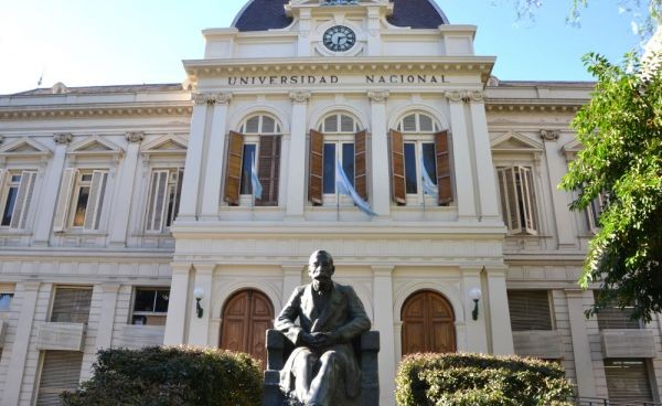 La UNLP lanza una beca para que jóvenes puedan pagar Internet para estudiar | Actualidad