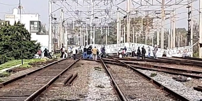 No funciona el tren Roca por una protesta con corte de vías en Avellaneda | Actualidad