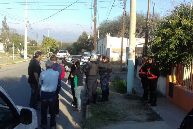 Un nene iba a la escuela, lo atacó un pitbull en la parada del colectivo y está grave | Actualidad