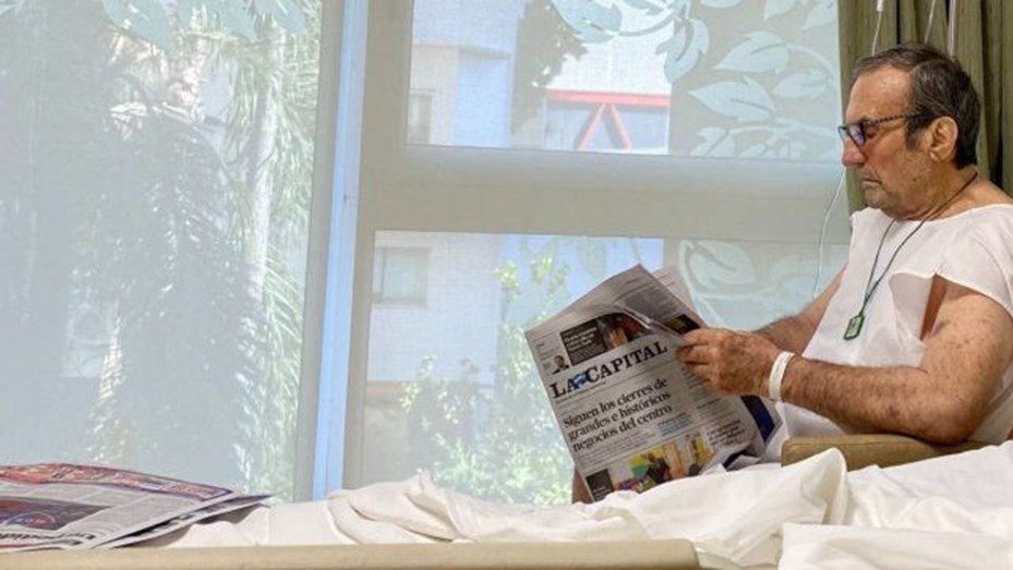 Carlos Reutemann salió de terapia intensiva y su familia compartió la primera foto de su internación | Política