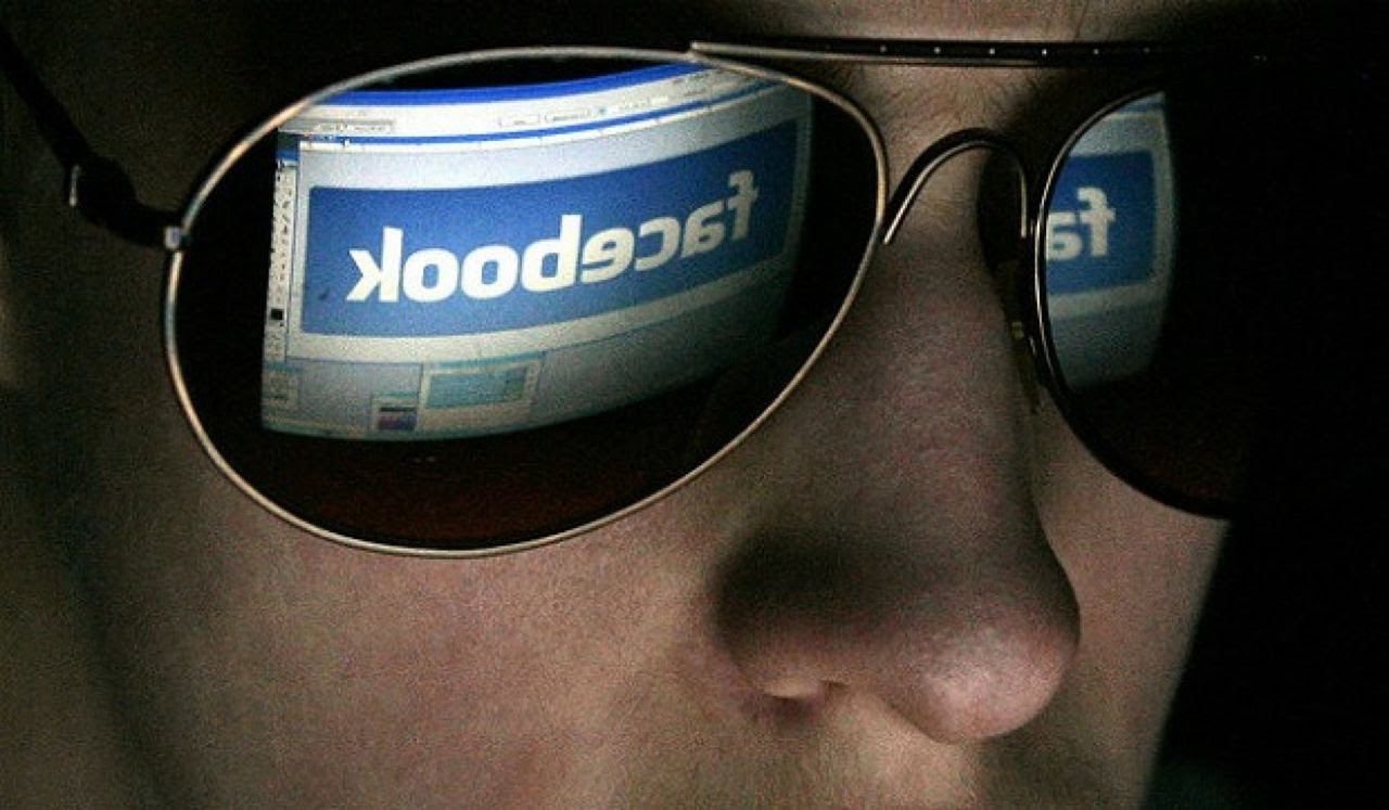 Meterse al Facebook y al correo electrónico de otra persona es un delito federal, según la Corte | Actualidad