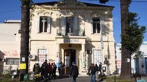 Escándalo en el Hospital Gandulfo: entregaron los cuerpos de dos fallecidos a familias equivocadas | Actualidad