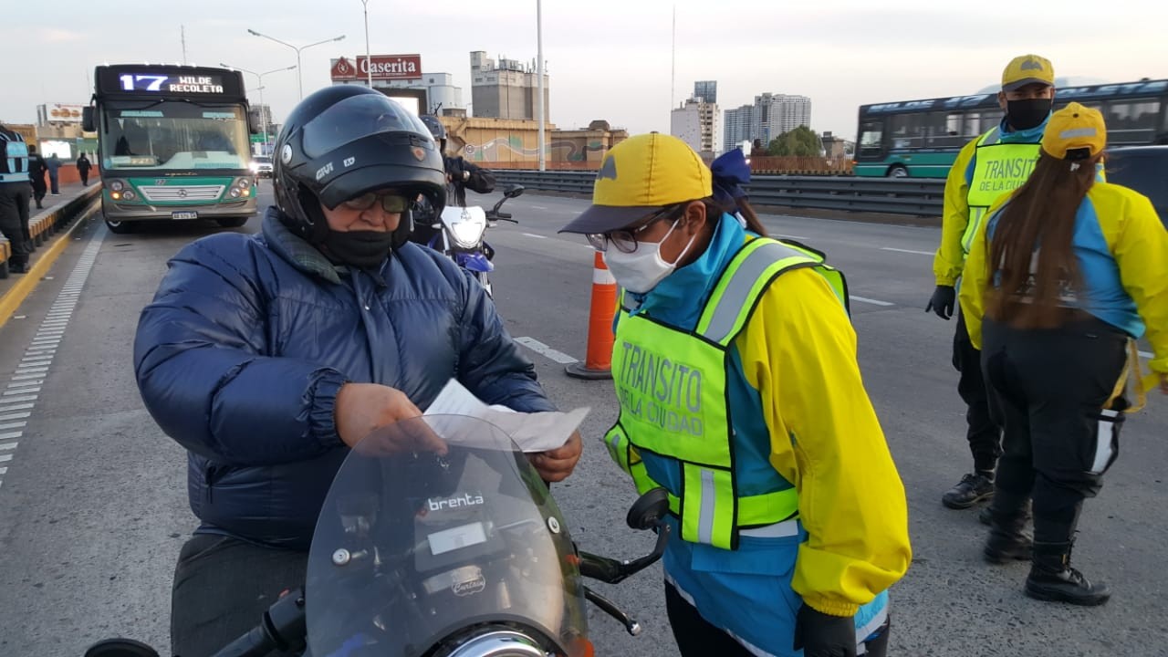 Los trabajadores no esenciales no podrán trasladarse entre la provincia de Buenos Aires y la Capital Federal | Actualidad