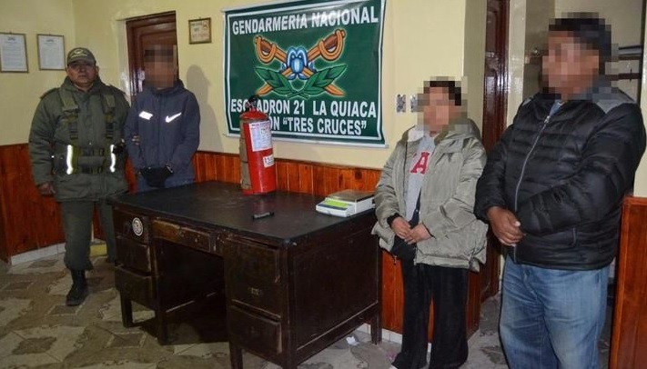 Secuestraron 10 kilos de marihuana que estaban ocultos en un matafuego de un micro | Actualidad