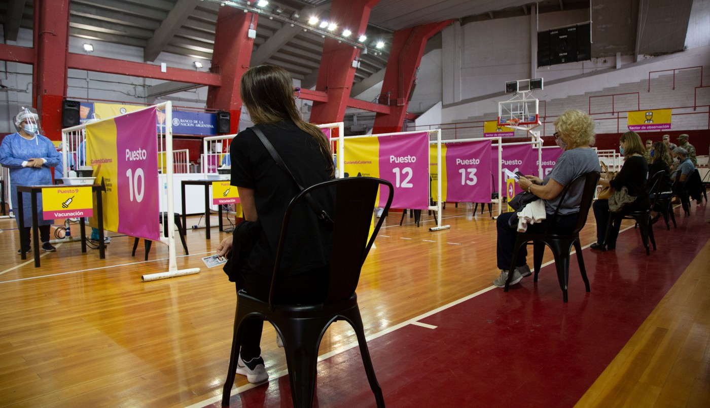 La Ciudad comienza a vacunar a personas mayores de 45 años con comorbilidades y a personal estratégico | Actualidad