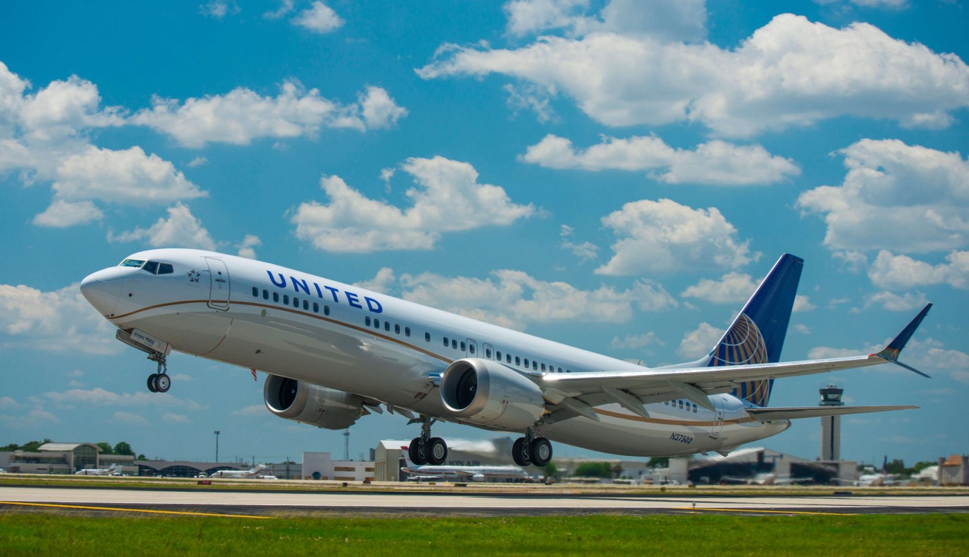 Tensión en al aire: un avión de United con 300 argentinos aterrizó de emergencia en Houston | Actualidad