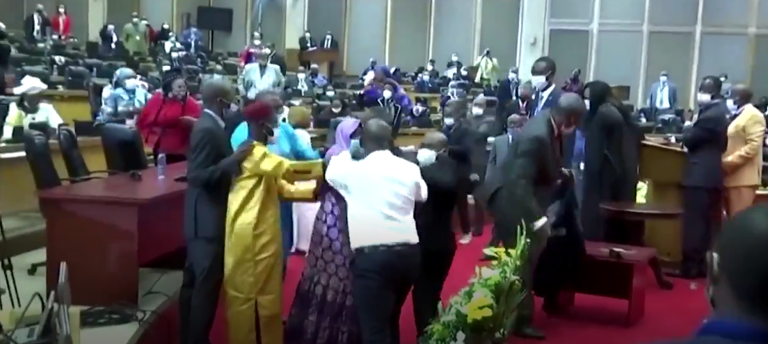 Escándalo, gritos y trompadas en el Parlamento de la Unión Africana | Internacionales