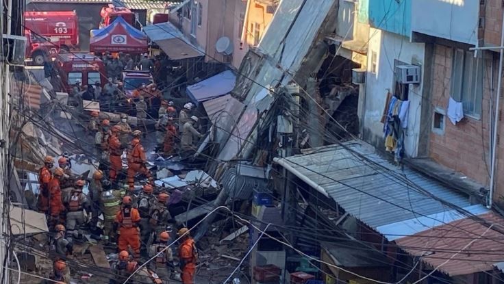 Una nena de 3 años murió y hay varios desaparecidos al derrumbarse un edificio en Río de Janeiro | Internacionales