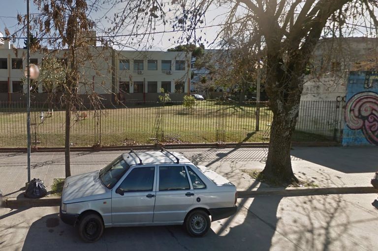 Encontró a su esposa con otro hombre en un auto y lo baleó: está grave | Actualidad