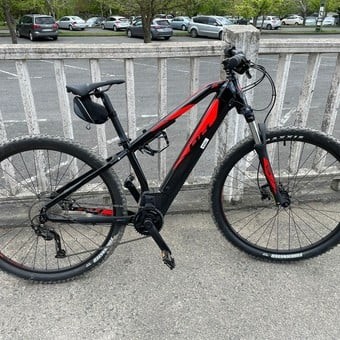 Cosas que solo suceden en Japón: dejó la bici pinchada en el parque y en vez de robársela se la arreglaron | Internacionales