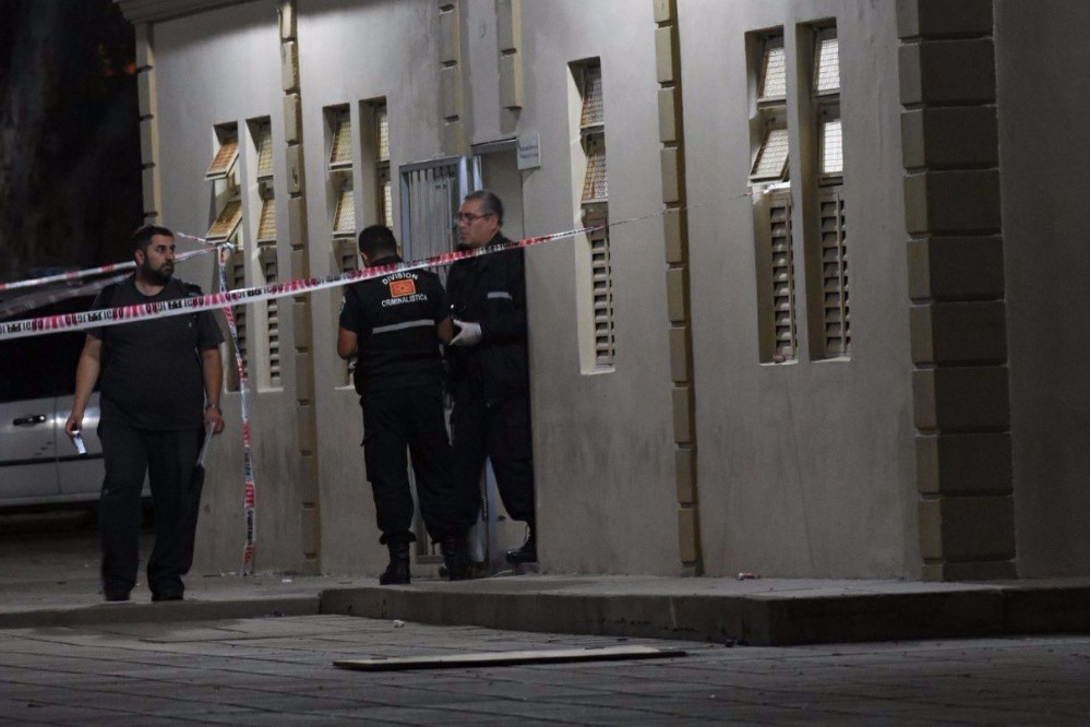 Hallaron muerto a un joven en el baño de una escuela a la que no concurría | Actualidad