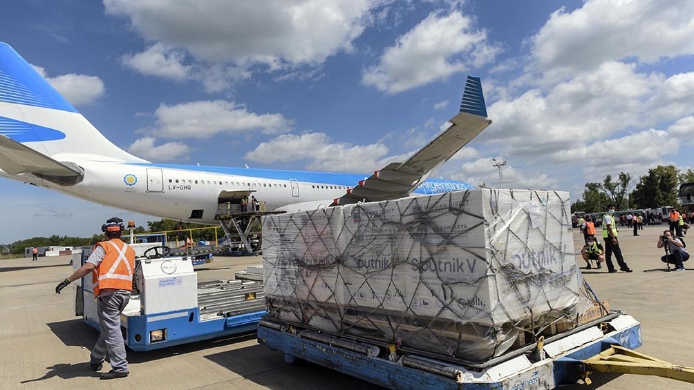 Llega hoy de Moscú el vuelo que trae el reactivo para fabricar la Sputnik | Actualidad