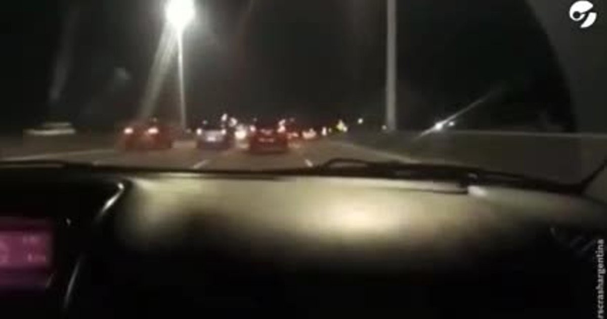 Video: corrían una picada en General Paz, chocaron y lo subieron a las redes | Actualidad